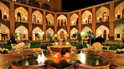 حیاط هتل عباسی اصفهان حیاط هتل عباسی اصفهان